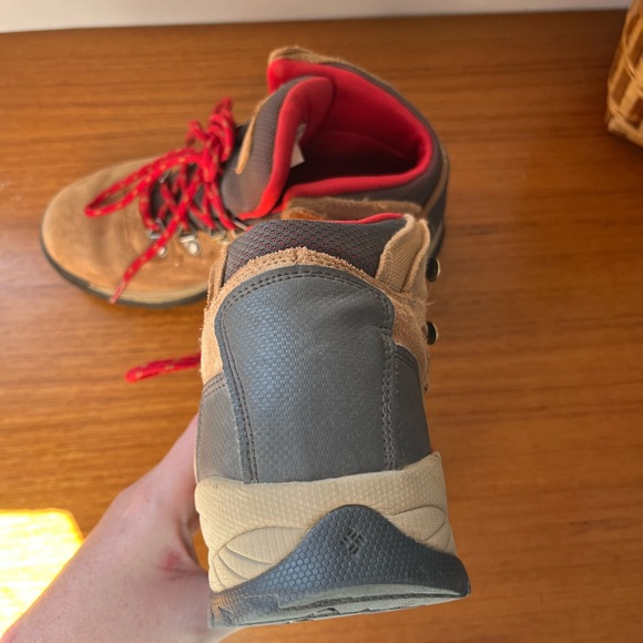 Women’s Columbia Newton Ridge Apmed Brown and Red Waterproof Hiking Boots 6.5 - Picture 8 of 15